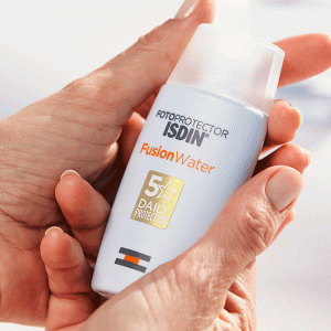 کرم ضد آفتاب روزانه فوق العاده سبک برای فعالیت در فضای باز ISDIn فوتو محافظ ISDIN Fusion Water SPF 50